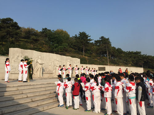 北京西山国家森林公园林间景观